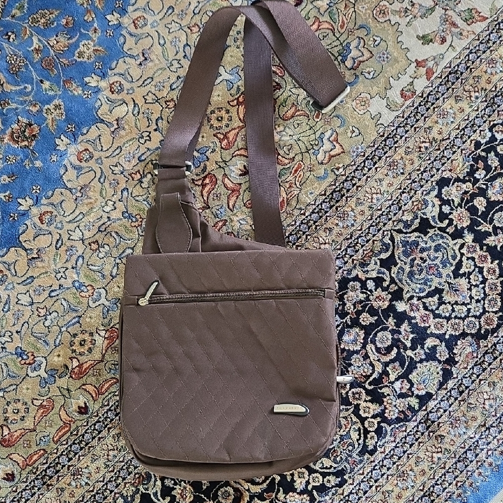 Travelon Quilted Brown Messenger Bag.